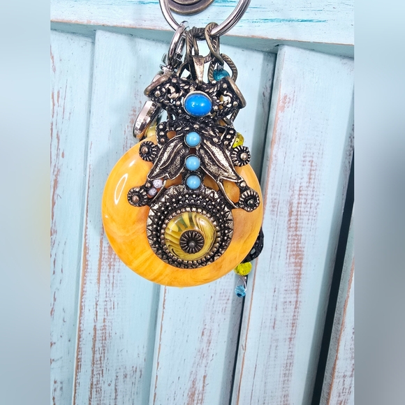 Handmade Yellow Vintage Purse Charm / Keychain - Picture 3 of 8